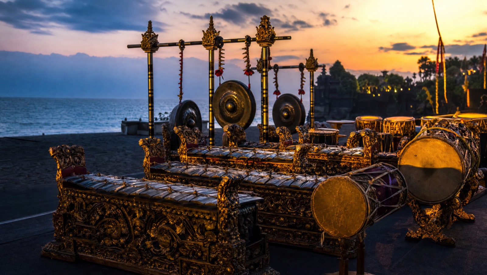 Balinese gamelan and dance performance in north Bali, home of Gong Kebyar