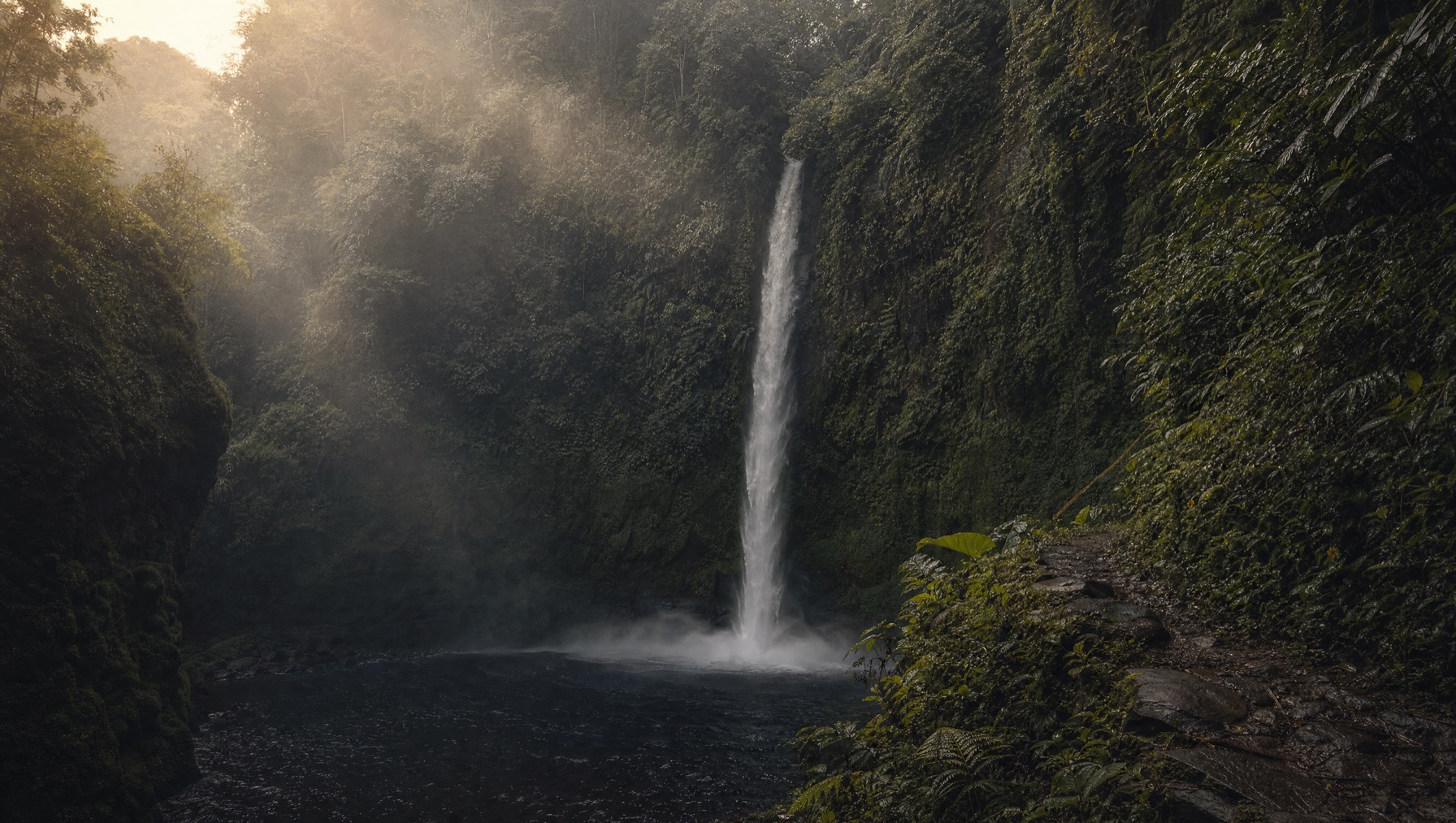 Munduk Waterfalls: A Hiking Guide